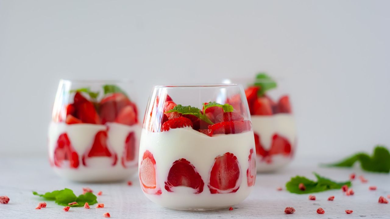 TOP 3 Fit desery z truskawkami – zdrowo, sezonowo i bez wyrzutów sumienia!