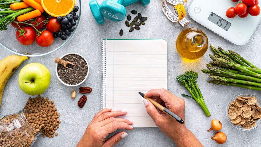 Dieta Jesz „jak ptaszek”, a waga stoi? Ukryte kalorie, które sabotują Twoją dietę
