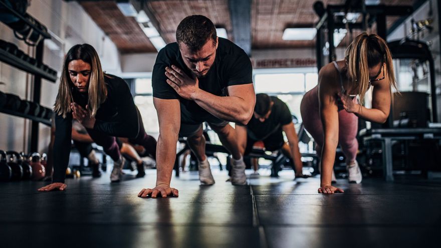 Ćwiczenia 10 minut dziennie i jesteś fit? Naukowcy potwierdzają: mikrosesje mają moc!