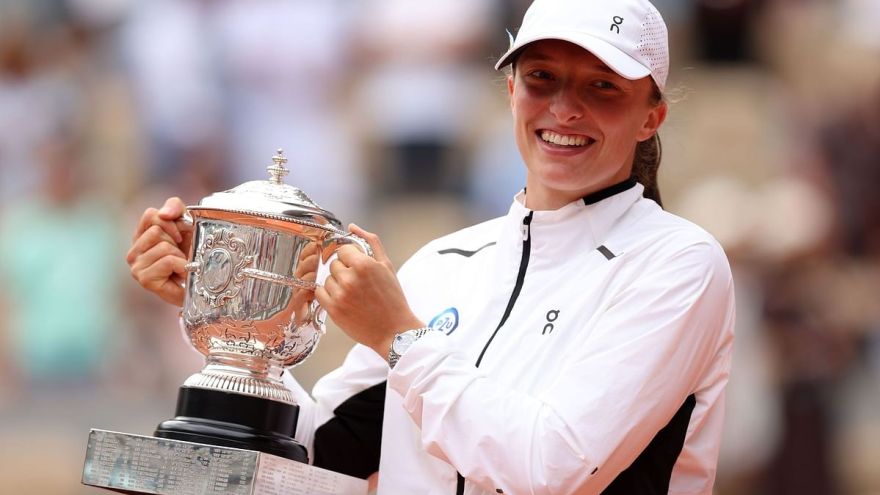 Aktualności Historyczny triumf Igi Świątek na Wimbledonie. Ekspert: „To siła mentalna była kluczem do sukcesu”