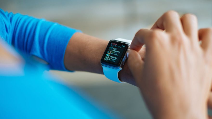 Fit light Smartwatch na nadgarstku — zdrowe nawyki w życiu? Sprawdź, jak wypadają Polacy!