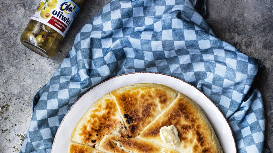 Dieta Chaczapuri z bryndzą i oliwkami