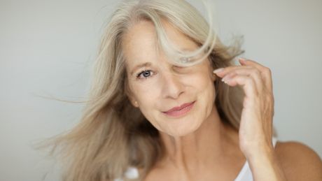 Jak menopauza wpływa na włosy?