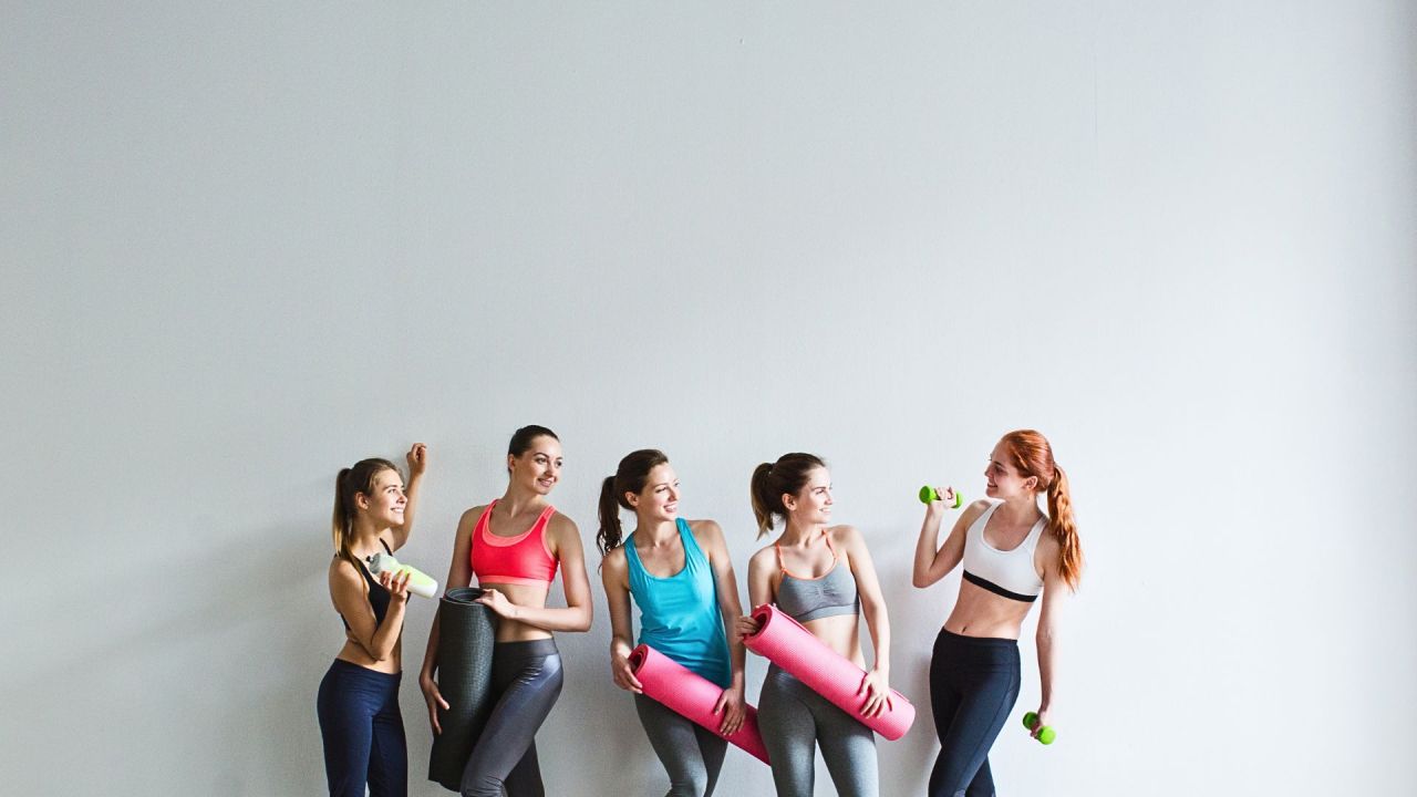 Czy fitness bez sprzętu wrócił do łask? Ćwiczenia z ciężarem własnego ciała zyskują na popularności