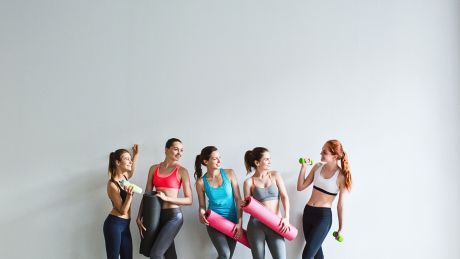 Czy fitness bez sprzętu wrócił do łask? Ćwiczenia z ciężarem własnego ciała zyskują na popularności