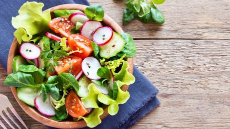 3 fit sałatki letnie – zdrowe, lekkie i pełne smaku