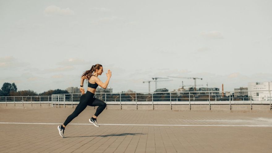 Trening Jak trenować w upalne dni – praktyczne wskazówki