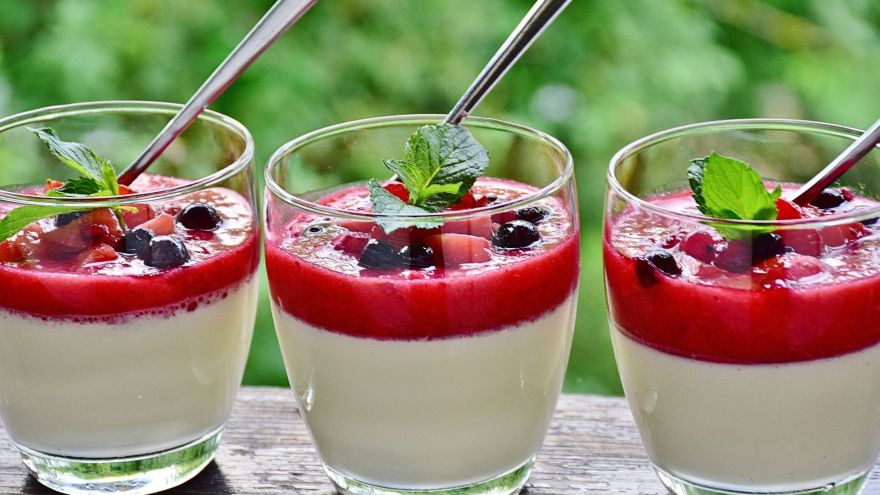 Zdrowe przepisy Top 5 fit deserów z jagodami – zdrowa słodycz na co dzień