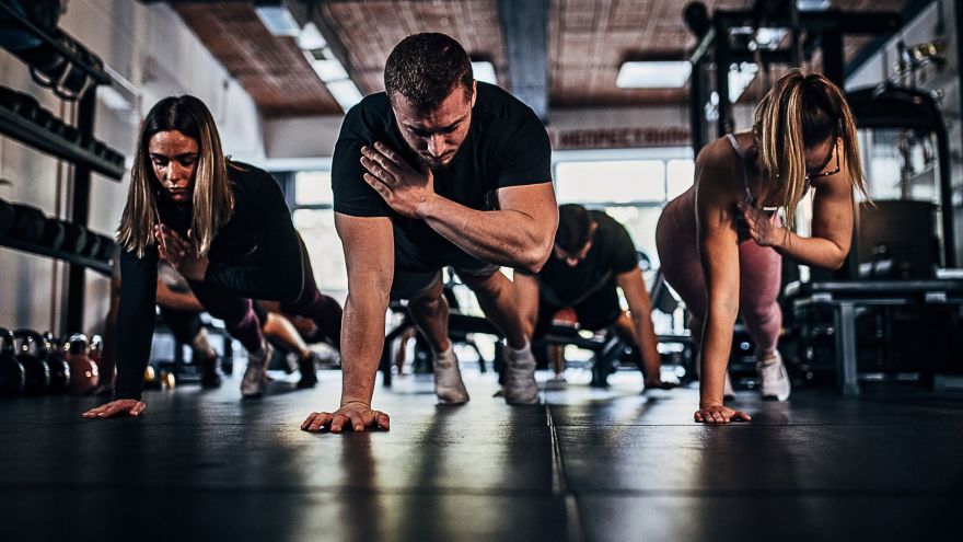 Trening Micro workouts – 5 minut ruchu zamiast jednej długiej sesji. Czy działa?