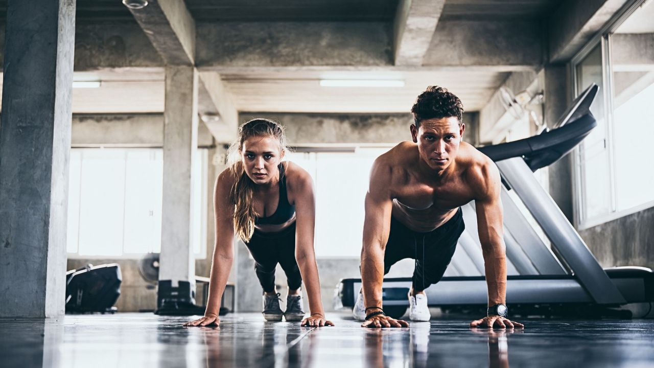 Minimalizm w sporcie – 5 sprzętów, które zastąpią całą siłownię