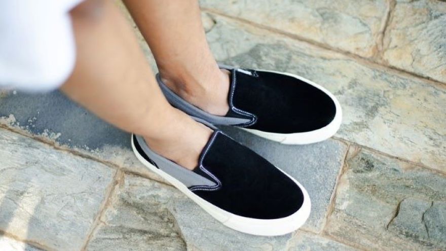 Aktualności Jakie buty do szkoły? Ortopeda odradza sznurówki