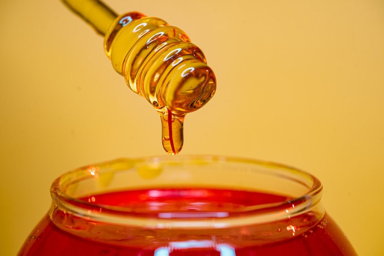 Miodowe prezenty – inspiracje dla osób ceniących naturalne smaki