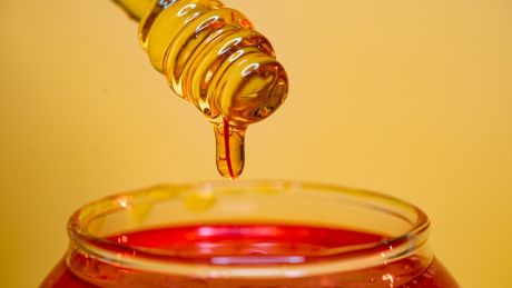 Miodowe prezenty – inspiracje dla osób ceniących naturalne smaki