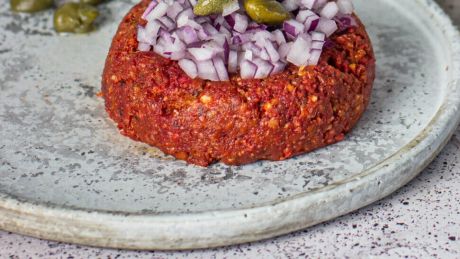 Vege tatar z suszonymi pomidorami OLE! – zdrowa alternatywa dla klasyki