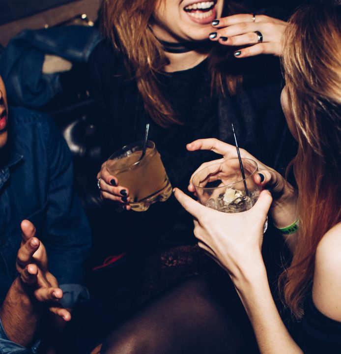 Trend NoLo w Polsce 2025 - czy młodzi naprawdę piją mniej alkoholu? Fakty i statystyki