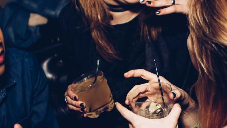Trend NoLo w Polsce 2025 - czy młodzi naprawdę piją mniej alkoholu? Fakty i statystyki
