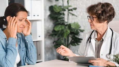 Menopauza po leczeniu raka piersi – objawy, skutki i sposoby łagodzenia