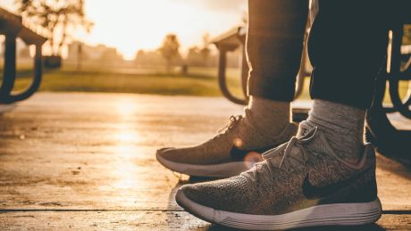 Bieganie jesienią – o czym pamiętać, by trening był bezpieczny i skuteczny