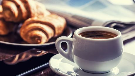 Poranki bez kawy – jak naturalnie pobudzić ciało do działania