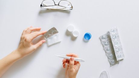 W te mity o soczewkach kontaktowych wciąż wierzymy!