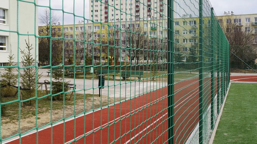 Fit light Piłkochwyty na boiskach – najprostsza inwestycja, która poprawia bezpieczeństwo i jakość gry