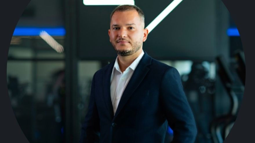 Aktualności Polak robi karierę w Dubaju. Hubert Prokopiuk obejmuje stanowisko dyrektora generalnego klubu FITCODE