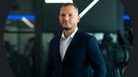 Polak robi karierę w Dubaju. Hubert Prokopiuk obejmuje stanowisko dyrektora generalnego klubu FITCODE