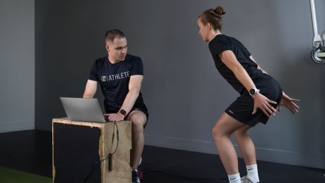 Jak trener przygotowania motorycznego zmienia wyniki sportowców?