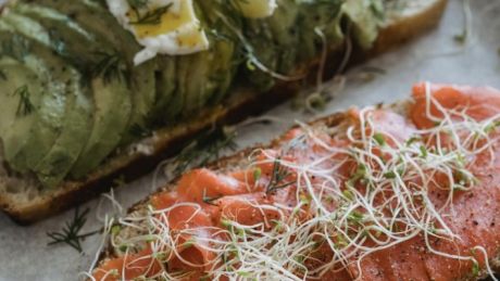 Grzanki z jesiennymi dodatkami – rozgrzewające, kremowe i pełne smaku