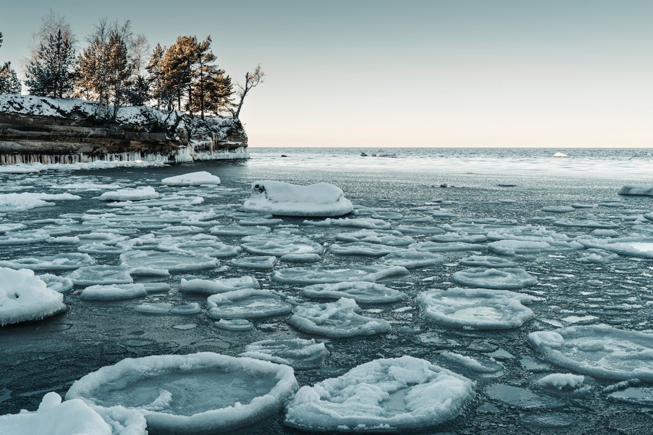 Morsowanie dla początkujących – jak zacząć morsować bezpiecznie i nie zniechęcić się po pierwszej kąpieli