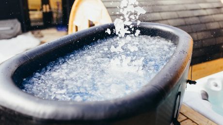 Morsowanie dla sportowców – zimne kąpiele po treningu, wpływ na hipertrofię i regenerację