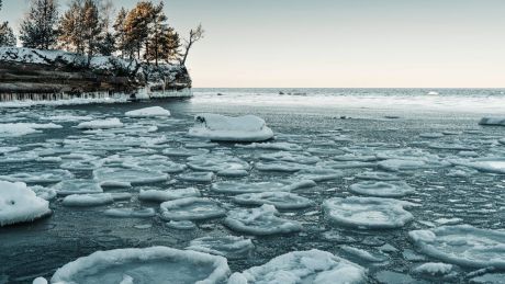 Morsowanie dla początkujących – jak zacząć morsować bezpiecznie i nie zniechęcić się po pierwszej kąpieli