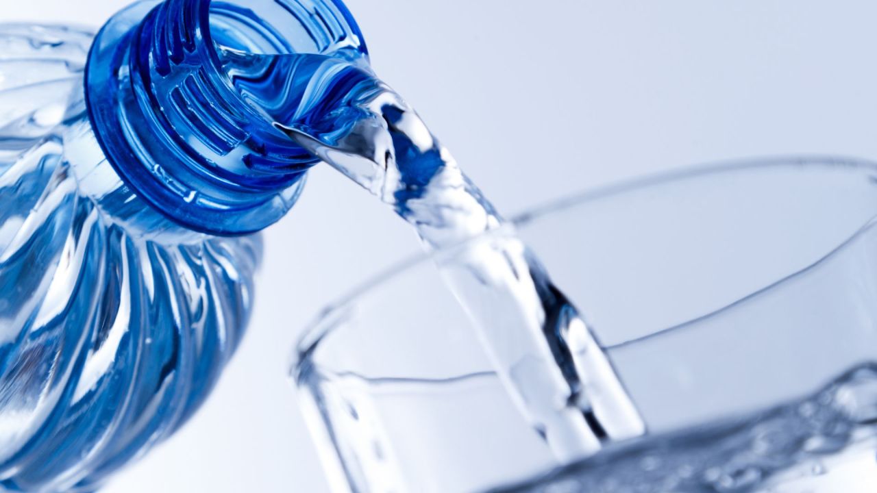 Dlaczego zimą pijemy mniej wody i jak to wpływa na metabolizm?