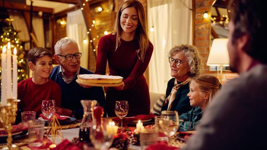 Zdrowie Świąteczne smaki kontra uśmiech. Co naprawdę szkodzi zębom przy wigilijnym stole?
