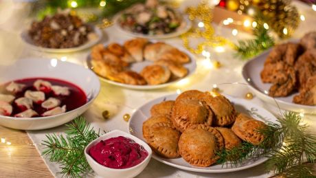 Co pomaga po przejedzeniu w Święta? Dwa skuteczne sposoby na uczucie ciężkości i zgagę