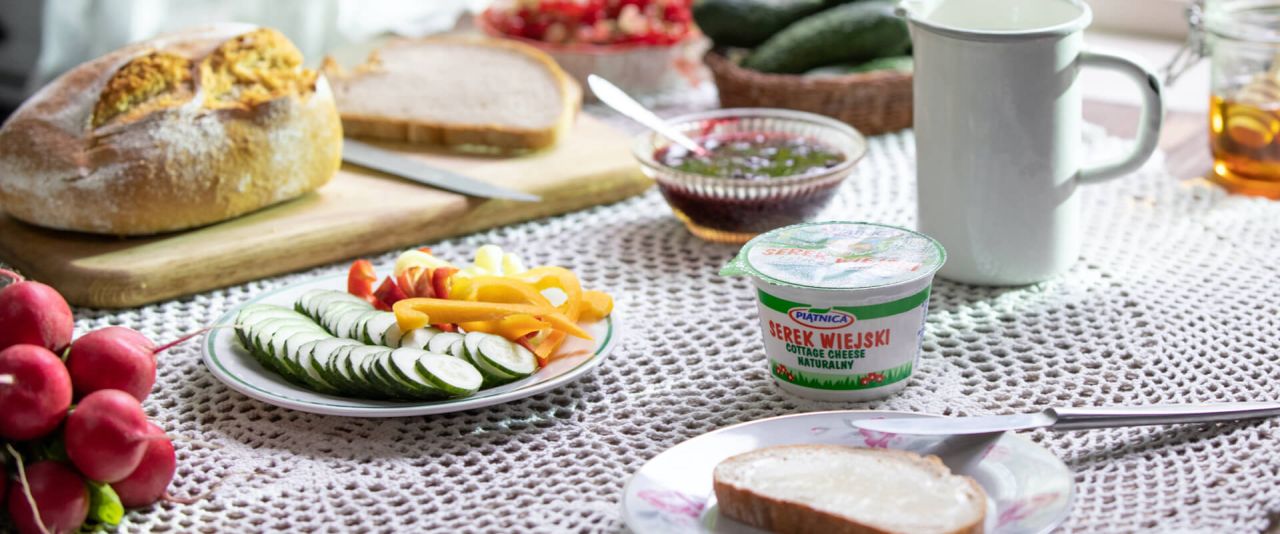 Dzień Serka Wiejskiego – kulinarna ciekawostka na zakończenie roku