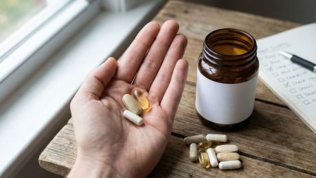 Suplement diety a lek – kluczowe różnice i zasady bezpiecznego stosowania