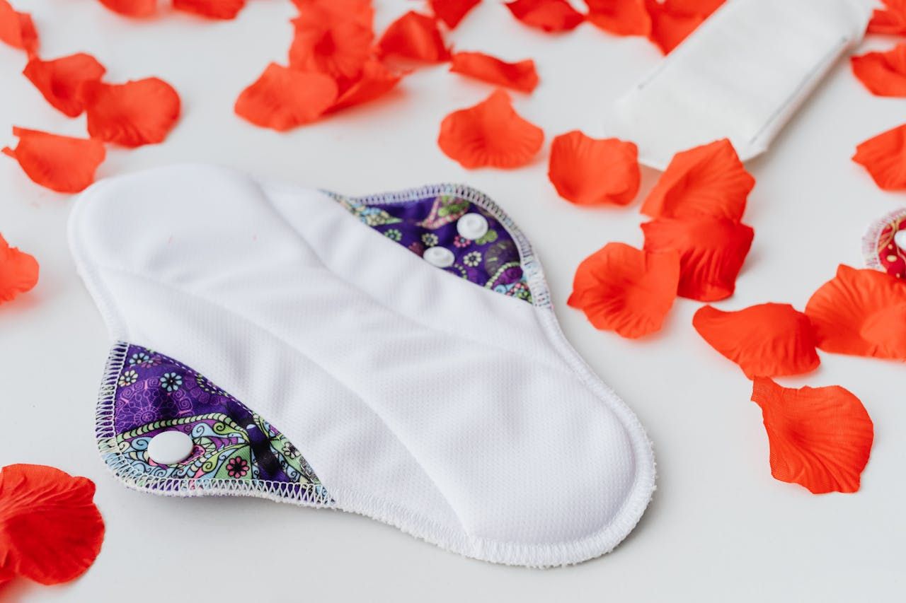 Wielorazowe produkty menstruacyjne – hit czy kit?