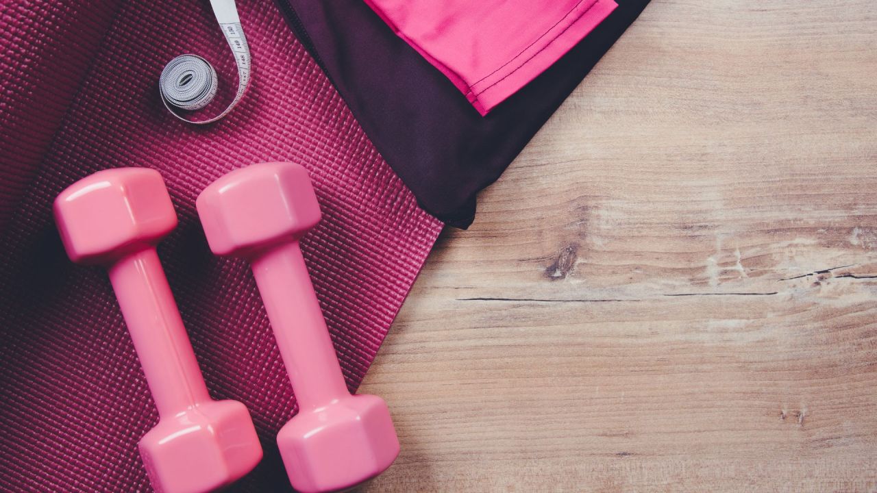 HIIT w domu vs. siłownia – co lepiej działa zimą?