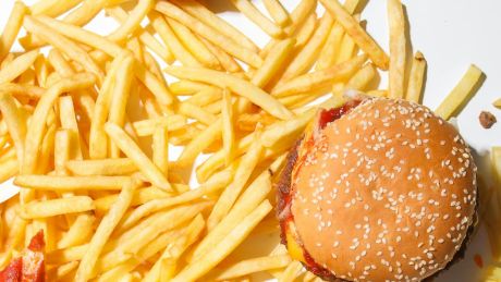 Europa ogranicza reklamy żywności sprzyjającej otyłości