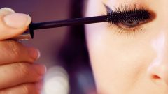 Aktualności Twój tusz do rzęs może szkodzić oczom. Jeden znak na opakowaniu, którego nie wolno ignorować