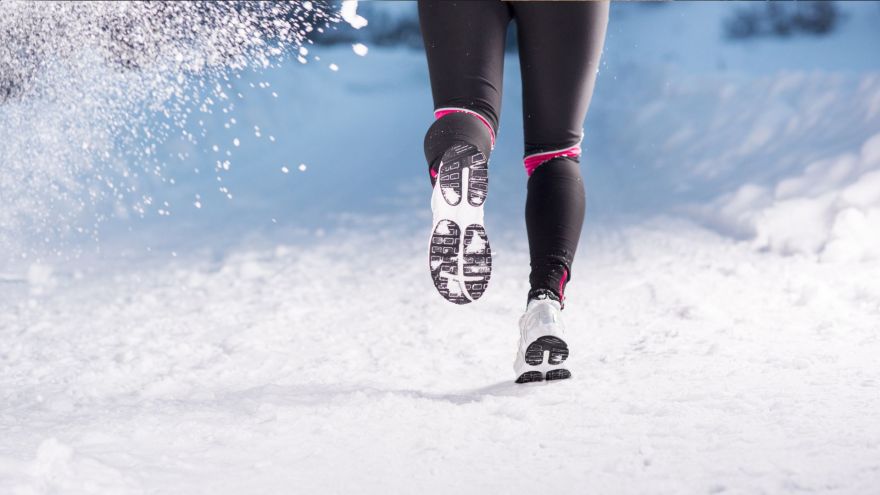 Aktualności Jak prawidłowo biegać w niskich temperaturach – poradnik dla zimowych biegaczy