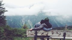 Aktualności Zamiast gadać – przytul się. Dlaczego dotyk realnie poprawia zdrowie psychiczne i fizyczne