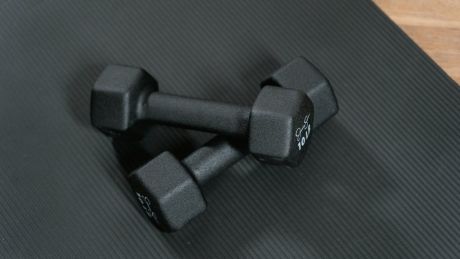 Skuteczny trening w domu - jak zadbać o formę bez wychodzenia na siłownię?