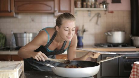 Dlaczego po latach diet eliminacyjnych coraz więcej osób wraca do prostego jedzenia?