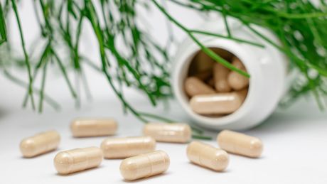 Jaką strategię wybrać dla produkcji kontraktowej suplementów diety?