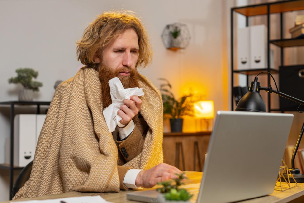 Jak przetrwać dzień z objawami przeziębienia?