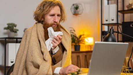 Jak przetrwać dzień z objawami przeziębienia?