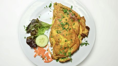 Omlet z warzywami i serem żółtym – szybki, sycący i pełen smaku