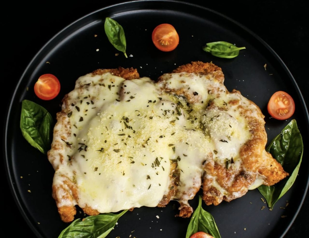 Grillowane roladki z kurczaka z serem Gouda – lekki przepis idealny na fit obiad